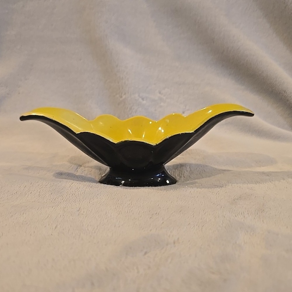 Vintage Mid-Century Modern Yellow and Black Scalloped Ceramic Pedestal Bowl‎ MCM